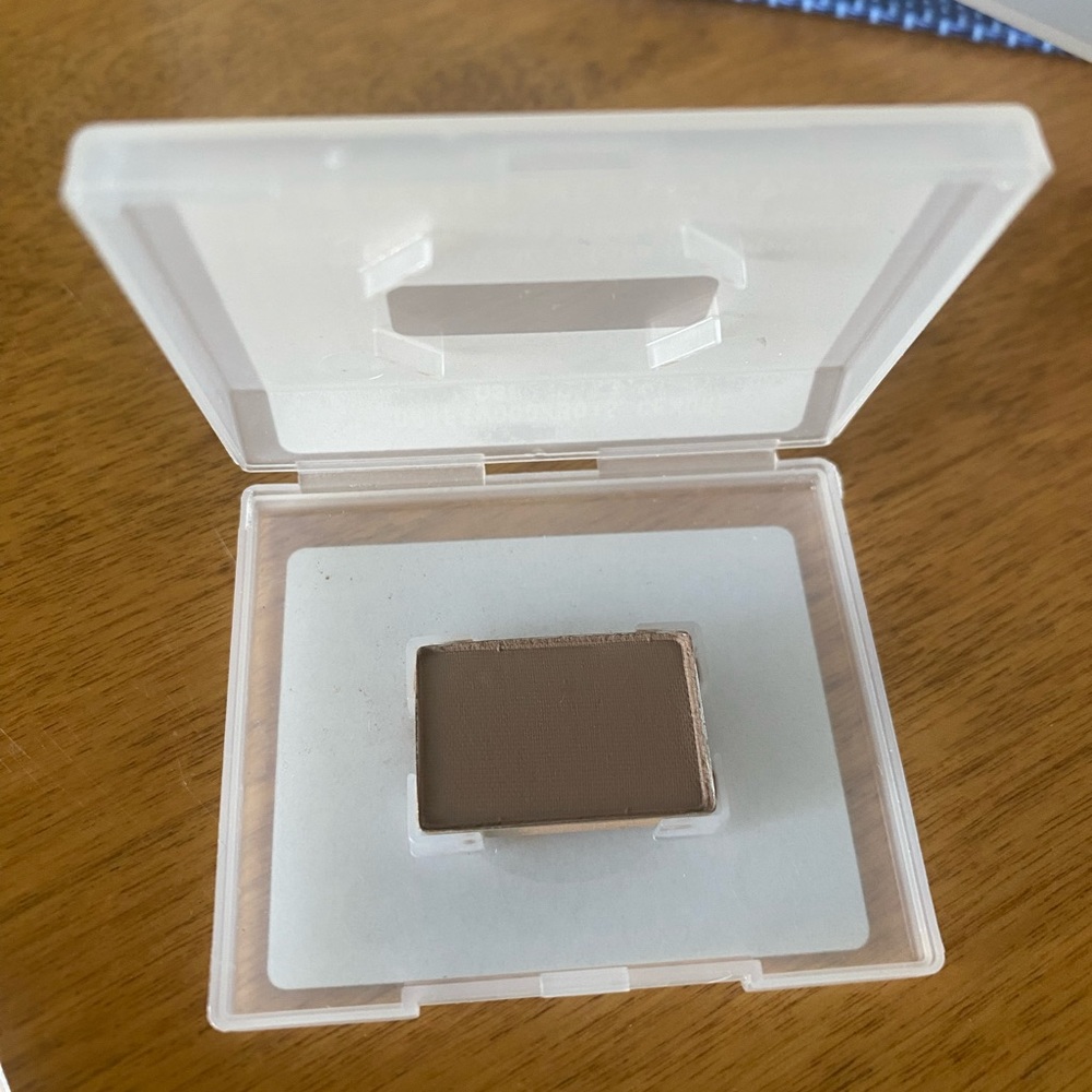 Mary Kay Driftwood eyeshadow - Picture 2 of 2